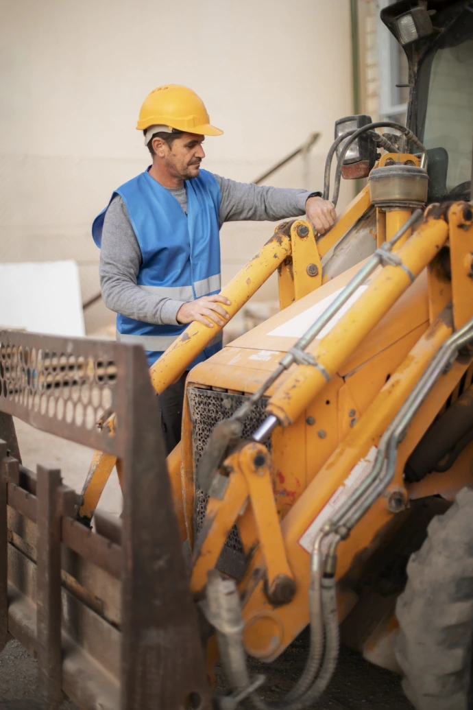 مؤسسة الأمتياز لتأجير الرافعات والمعدات الثقيلة